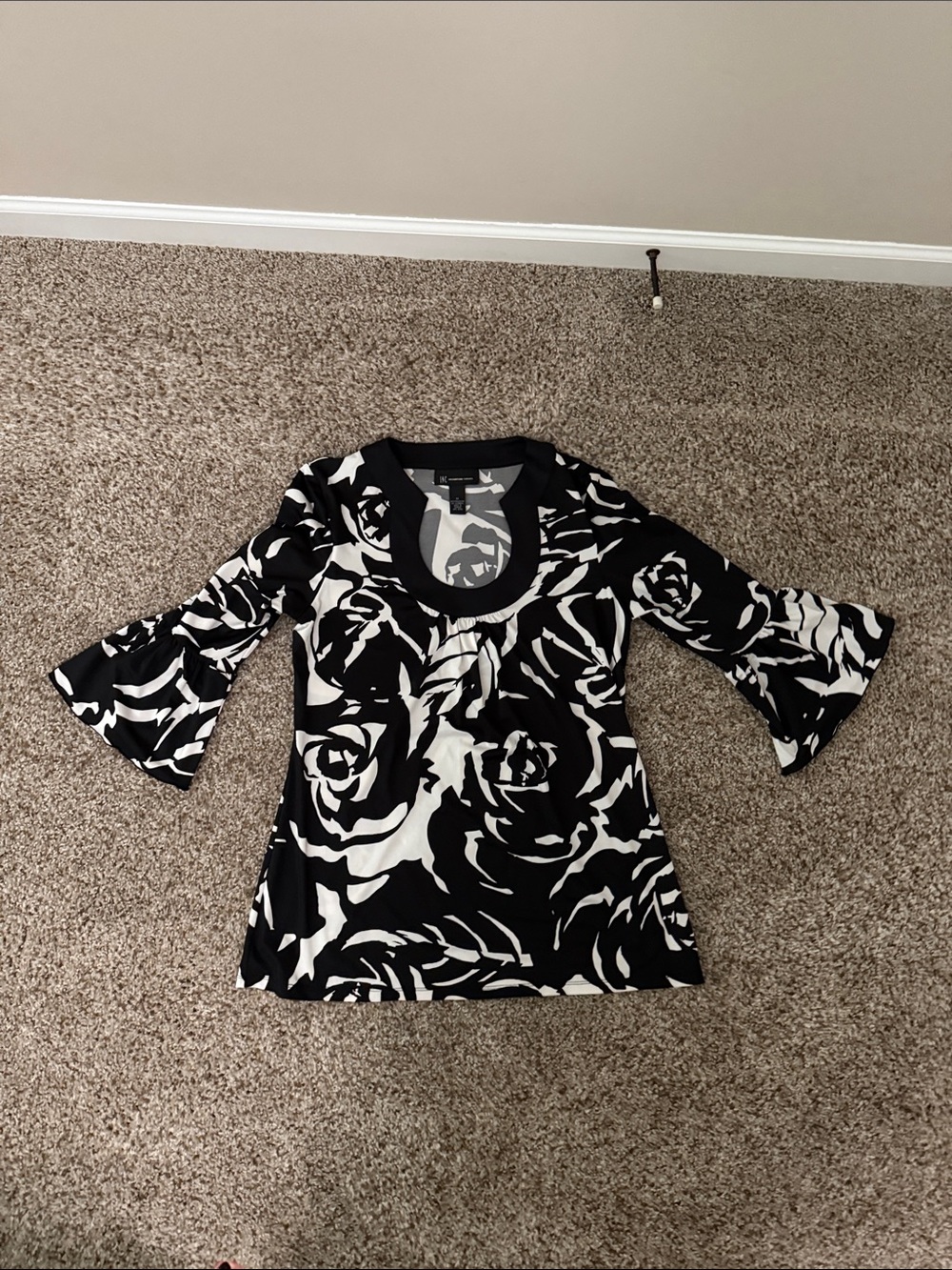 INC International Concepts Black & White Floral Bell-Sleeve Tunic Top